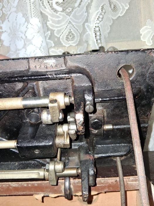 Mașină de cusut SINGER