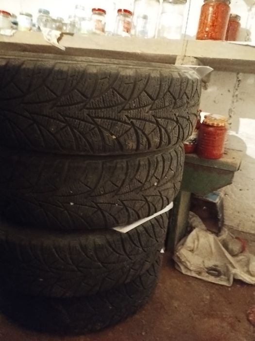 Vând jante cu cauciucuri de iarna