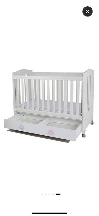 Patut din lemn cu roti