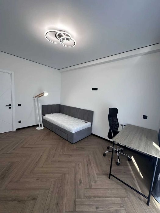 Дава се под наем Тристаен апартамент в София, Зона Б-18 - 100 кв.м за 663 € - Снимка #4