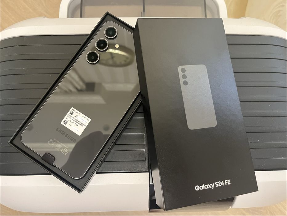 Смартфон Samsung Galaxy S24 FE 5G 8/128Gb Black