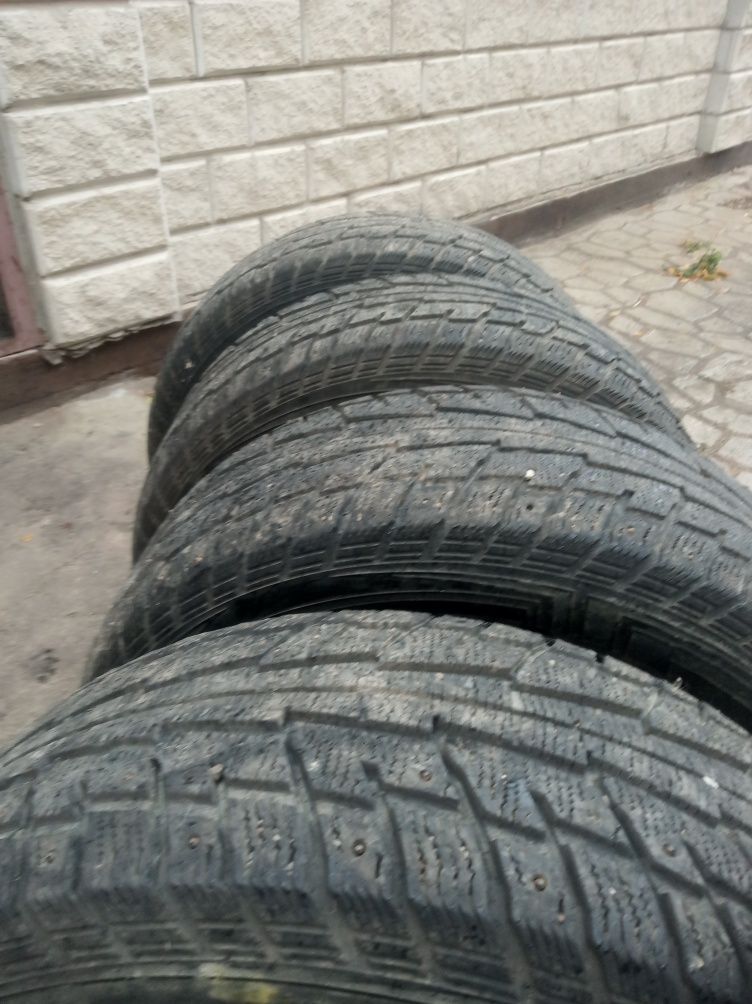 Шины зимние шипованные в отличном состоянии