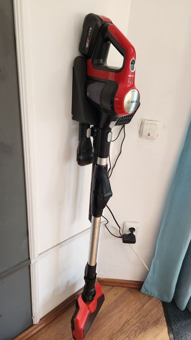 Aspirator vertical Bosch Unlimited 7 ProAnimal,set