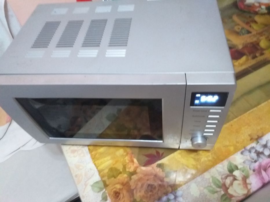 Vand cuptor cu microunde