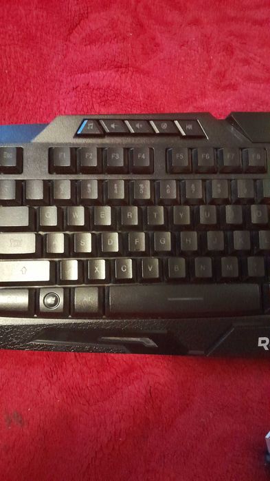 vand tastatura pc ro tech cu fir, pe conexiune usb