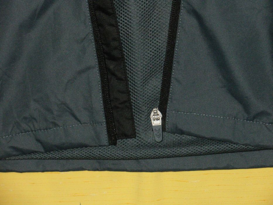 HUMMEL оригинална нова мъжка ветровка L
