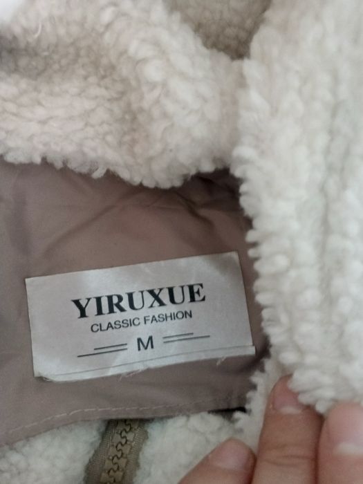 Куртка зимняя бежевого цвета