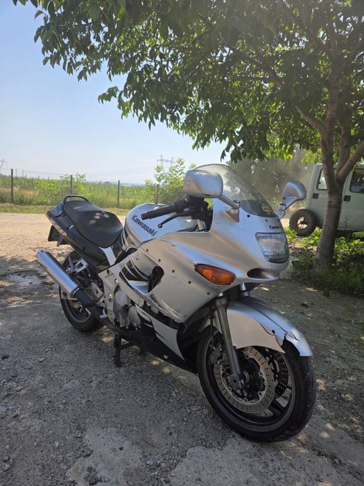 Vând Kawasaki ZZR