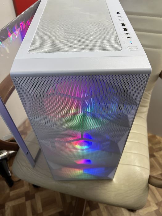 Calculator Desktop Gaming i7-13700K RTX 5070 64GB DDR5 4TB OFERTA