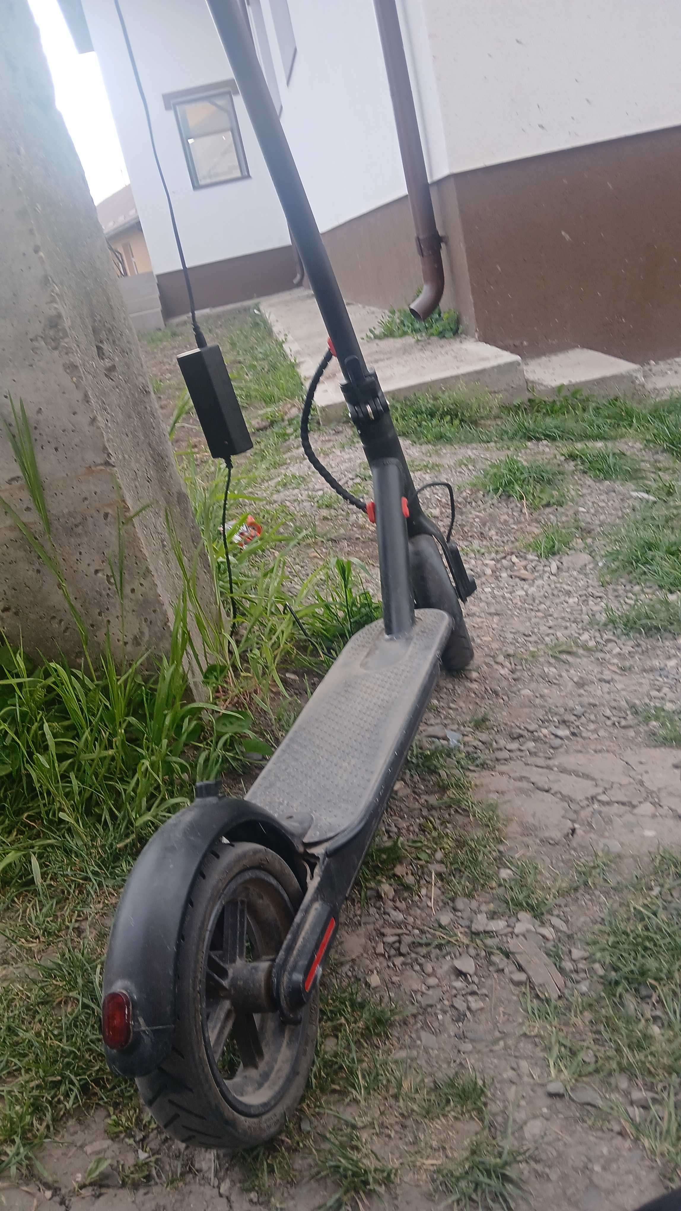 Vând trotinetă electrică 1000 lei ca nouă