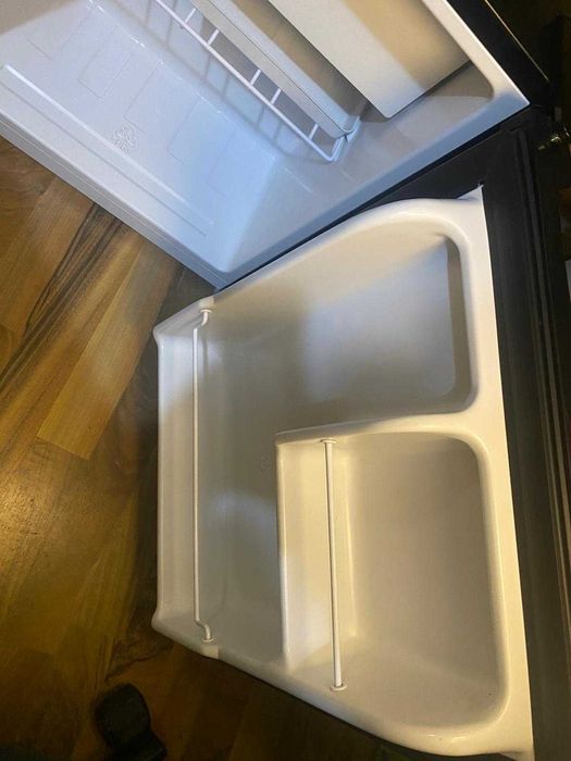 Crown Mini хладилник CM-49B – 49L, използван