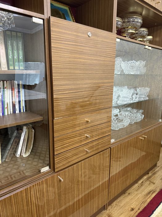 Продается стенка Румынский