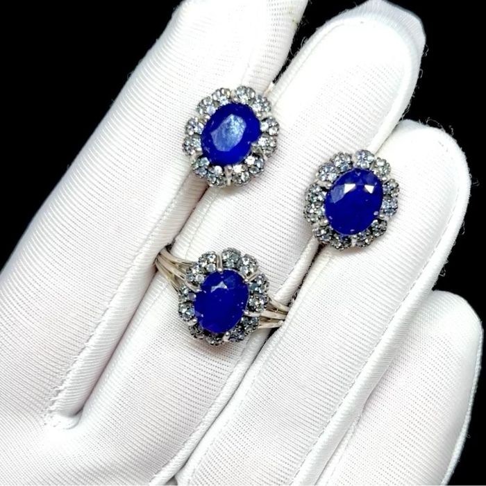 Очаровательный комплект с натуральными Сапфирами