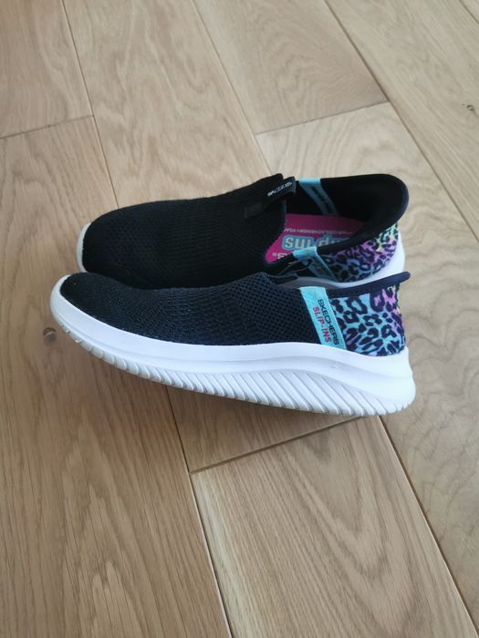 Pantofi Skechers mărime 28
