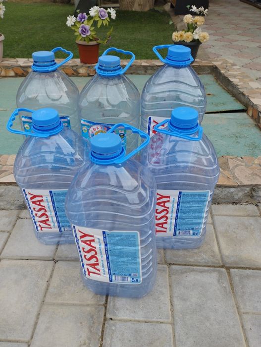 5 литровые бутыли от воды в наличии