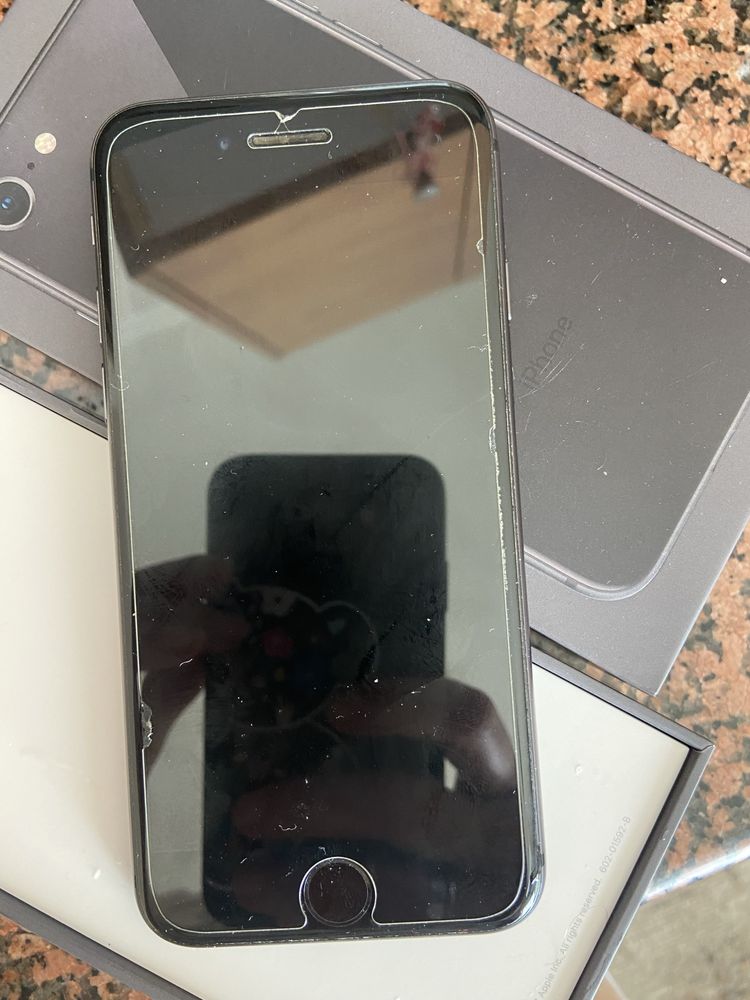 Iphone 8 64 GB запазен