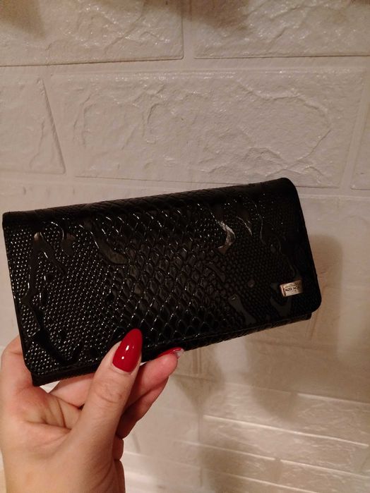 Дамски портмонета