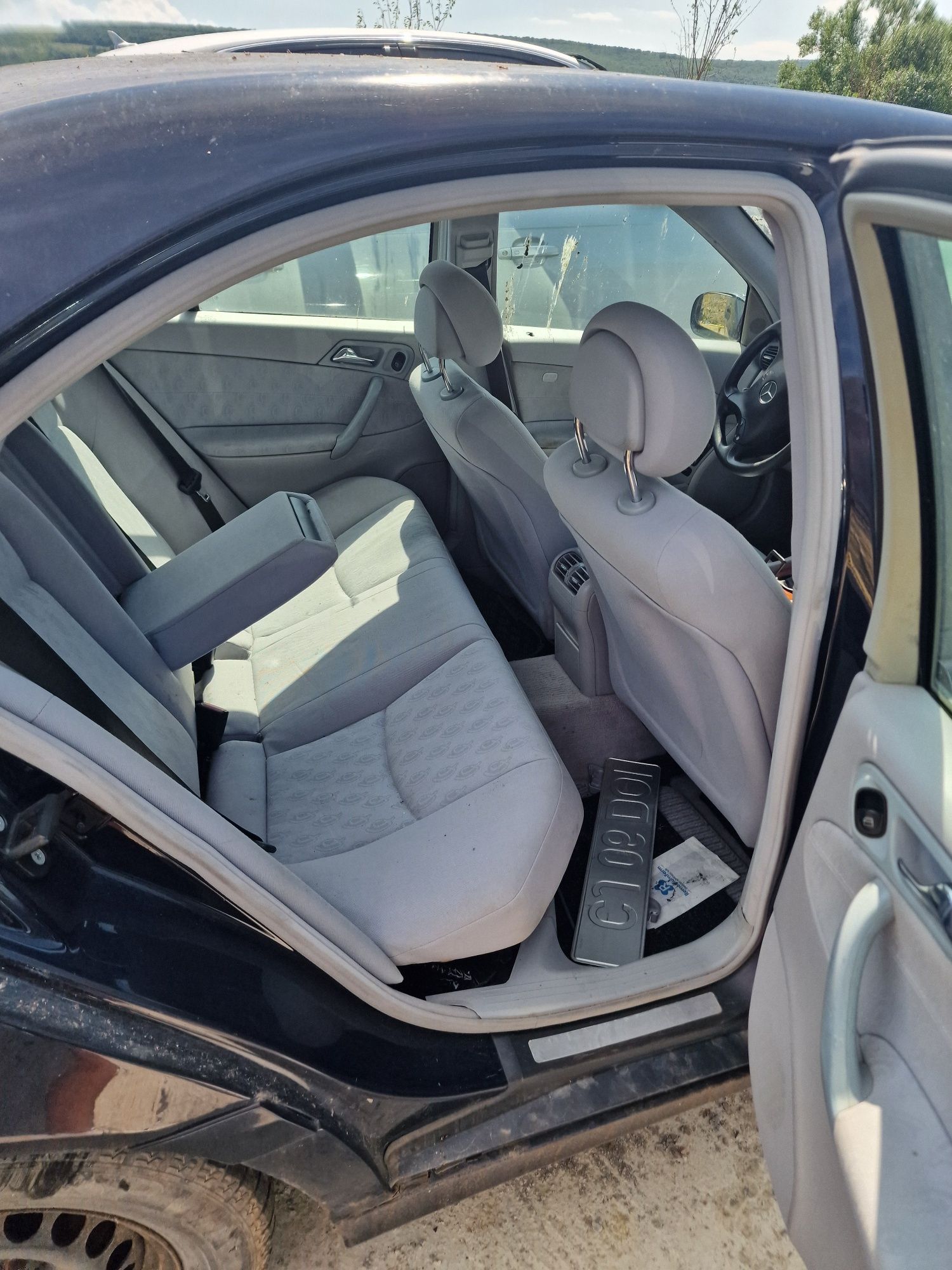 Dezmembrez Mercedes C klass 1.8 Kompressor 2004 w203