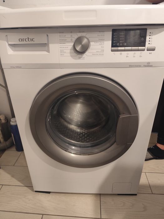 Mașină de spălat arctic 8kg , ca nouă