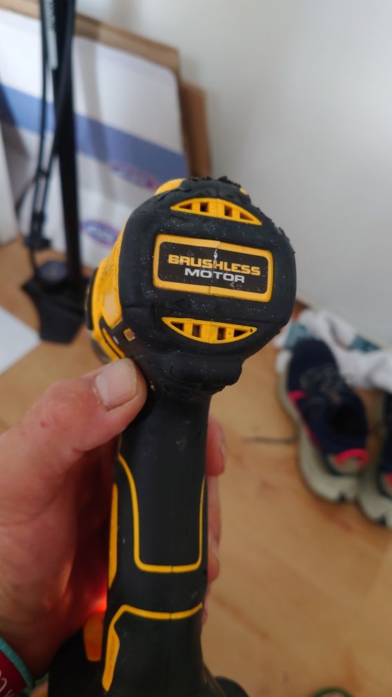 DeWalt combi drill 18v с 5 AH батерия