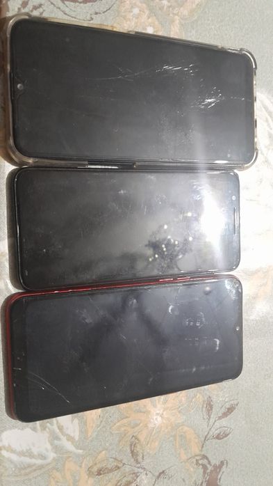 Продам три телефона на запчасти