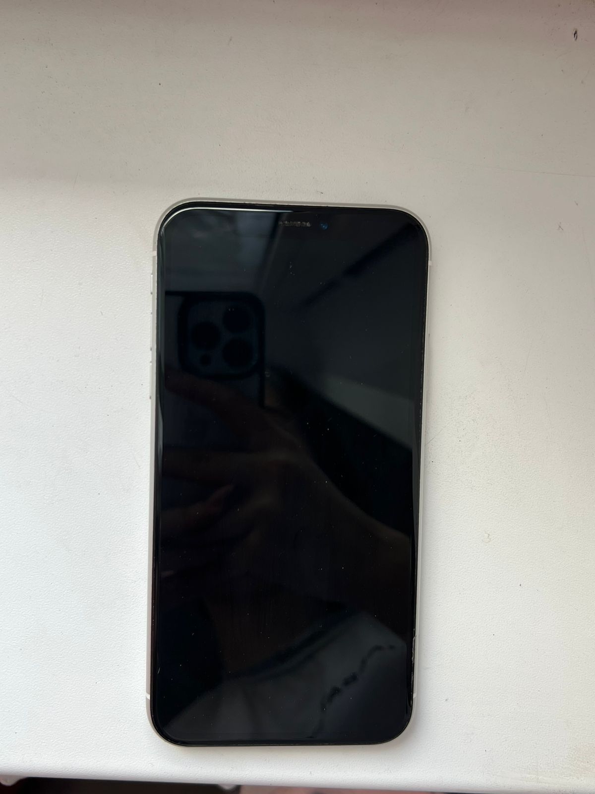 Продам  iPhone XR