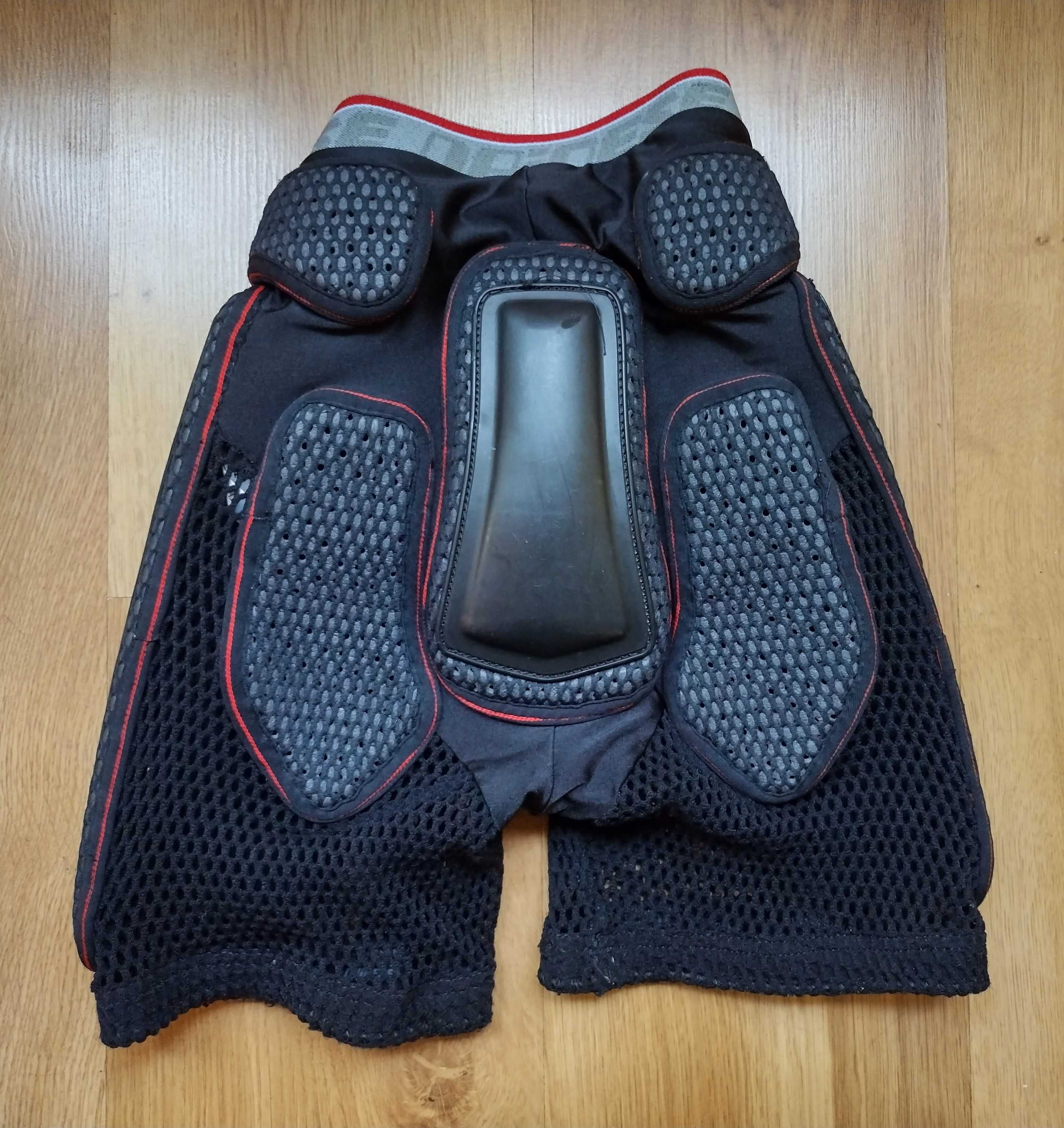 Dainese - защитни шорти с протектори