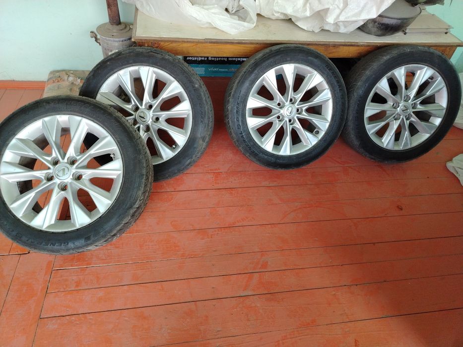 Балоный с дисками  Отличное состояние на Lexus