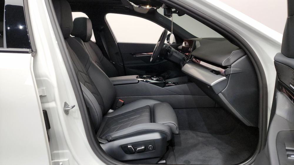 BMW 5-Series 520i M Sport (под ключ)