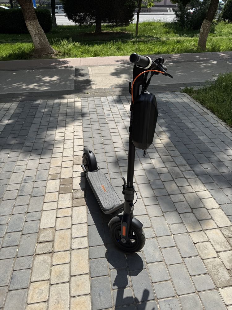 Продам электросамокат Ninebot f2 plus