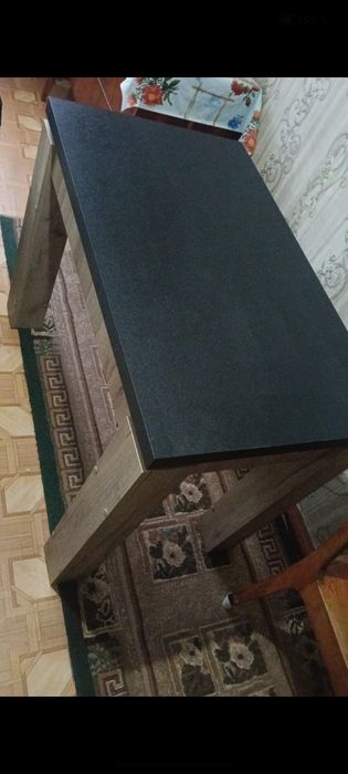 Стол для кухни..