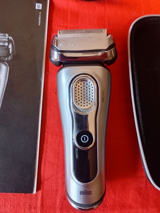aparat de ras electric BRAUN
