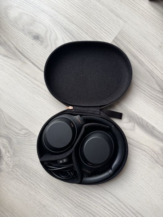 Casti wireless Sony WH-1000XM4 cu noise cancelling
