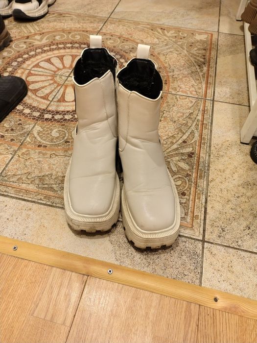 Продам сапоги, внутри овечья шерсть + пуховик в подарок