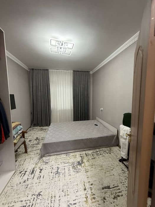 Юнусобод 14 квартал 1 этаж 2 хонали уй йол юзида сотилади