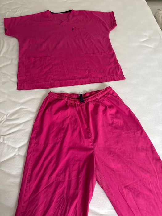 Vand costum medical roz tipator