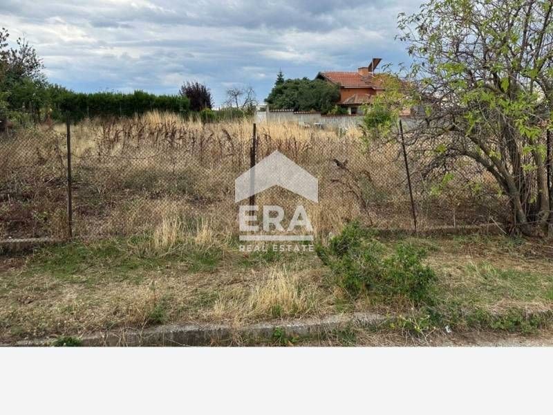 Равен и слънчев парцел в село Стамболово