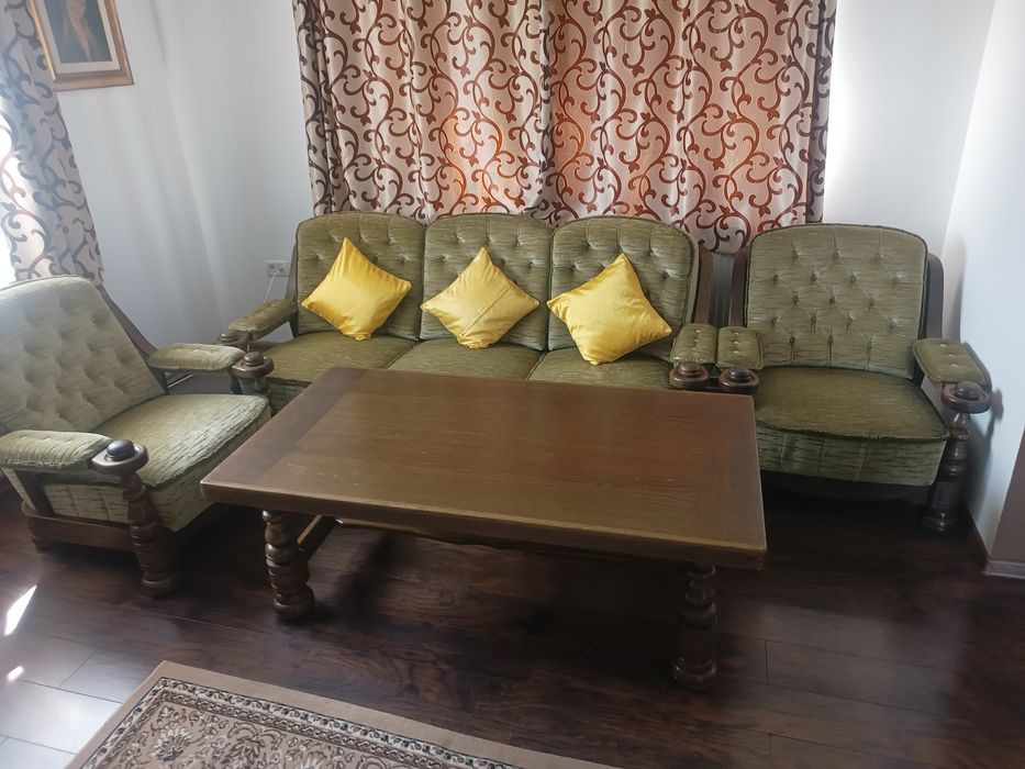 Set canapea , fotolii și masa ,lemn masiv,fara defecte majore