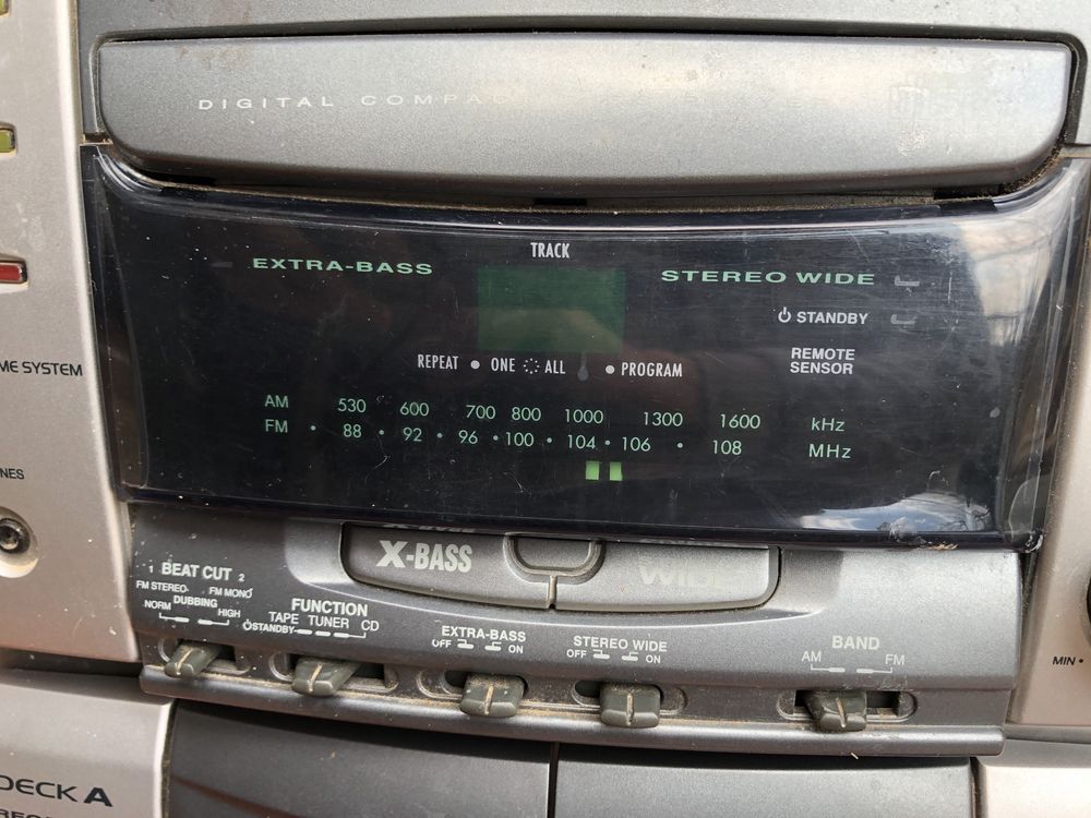 стерео цифров компактен плейьр с два високоговорителя
