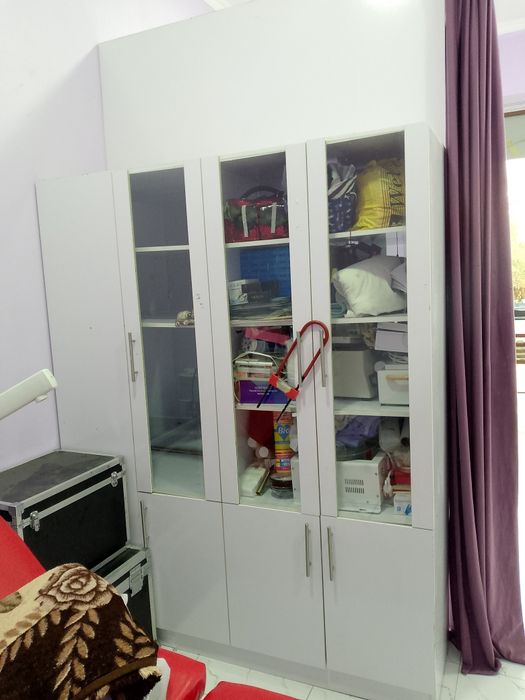 Katta sifatli shkaf sotiladi