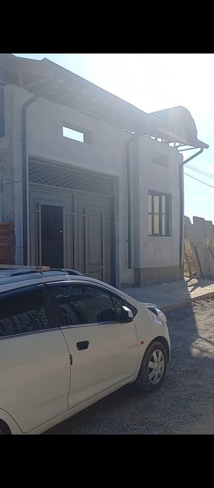 Nazarbek tekstilda 2,9 sotiq 5xonali kirib yashashga xonadon sotiladi