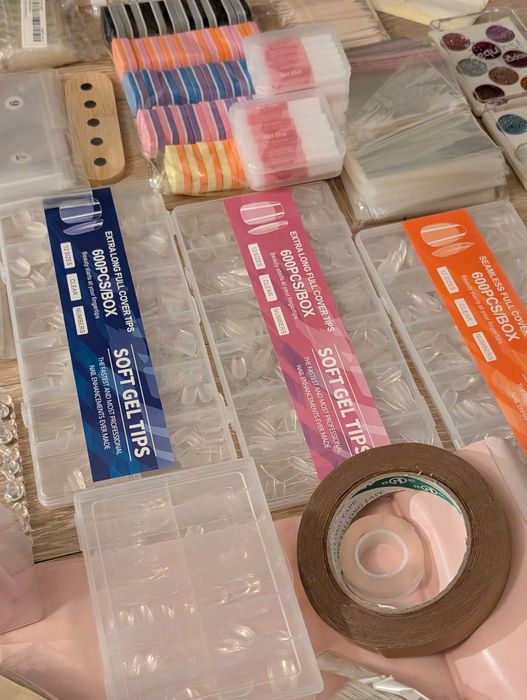 Set complet manichiură lampa UV, airbrush, tipsuri si multe accesorii