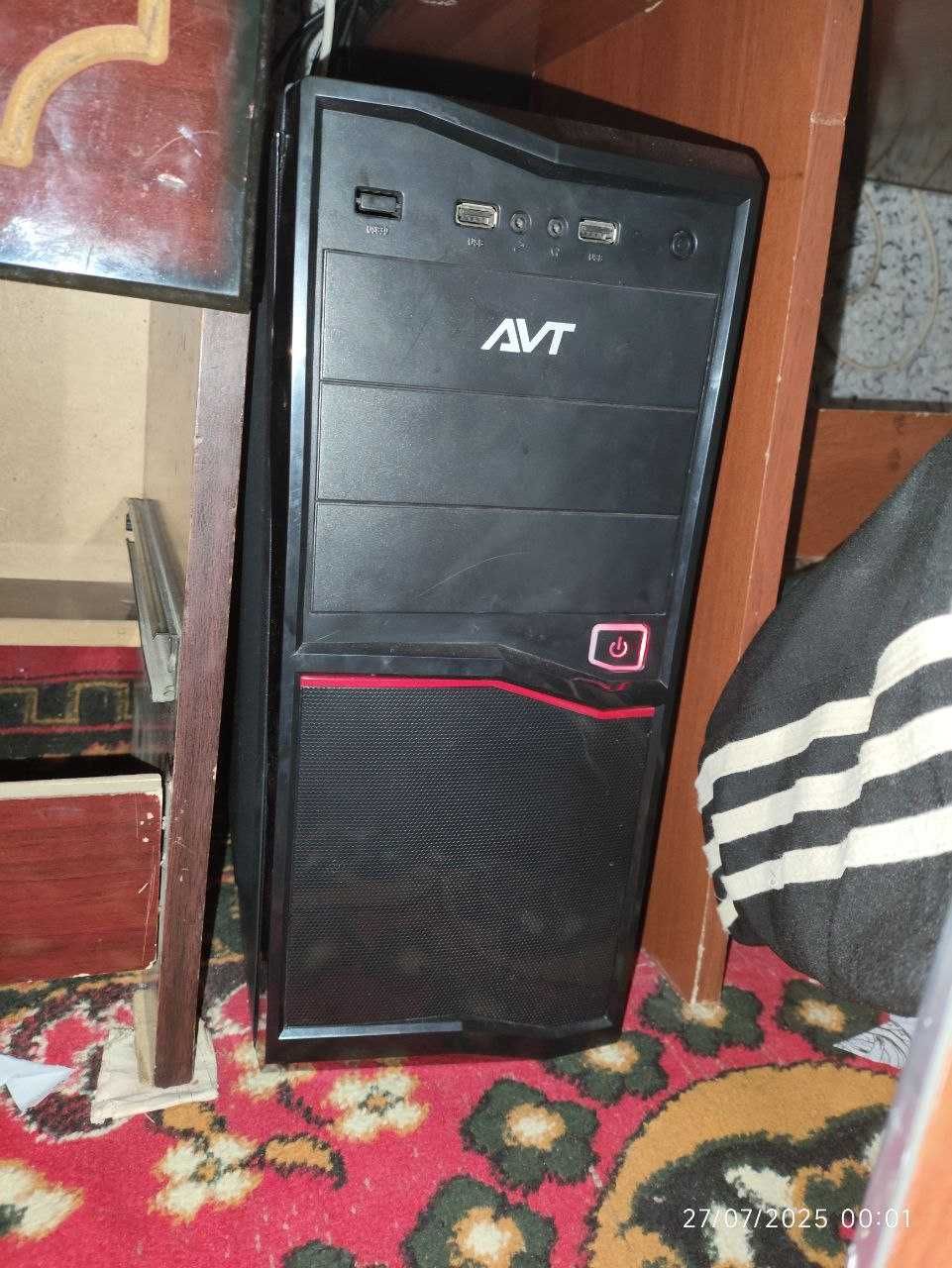 Damashni kompyuter Sotiladi Srochni Holati Yangi Keys