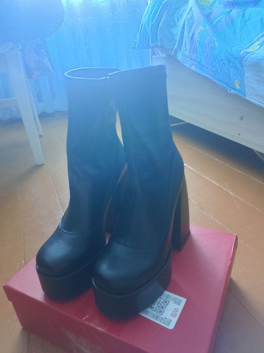 Продам женские сапоги