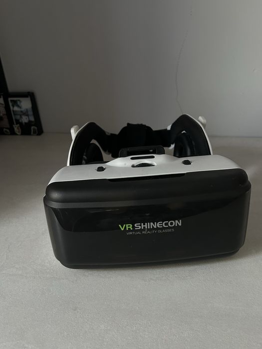 VR очки. В хорошом состоянии. Пользовались только пару раз. Удобные