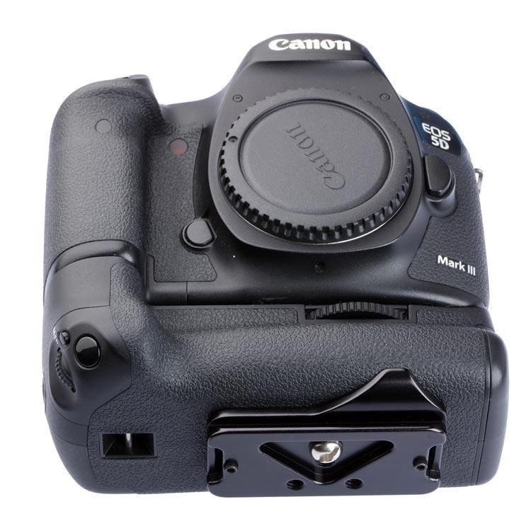 Canon 5D II  fotoappparat + 2ta batareya +nasadka