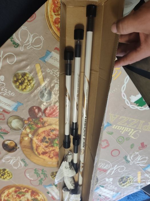 Продавам чисто нов лък напълно оборудван със раница която е чисто нова