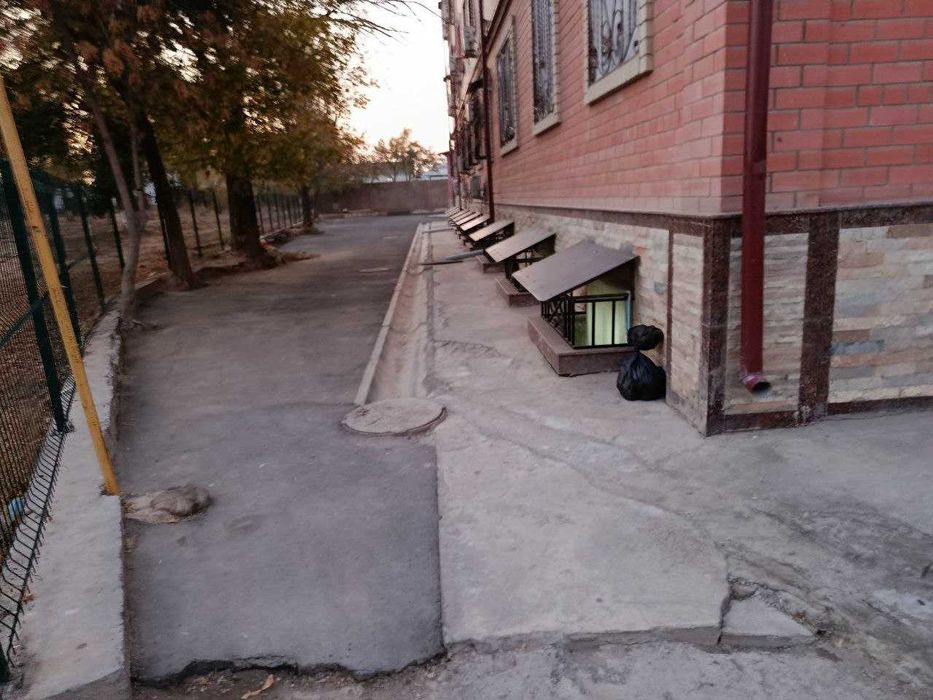 Срочно продается квартира цокольный этаж с окнами,Чиланзар-13.