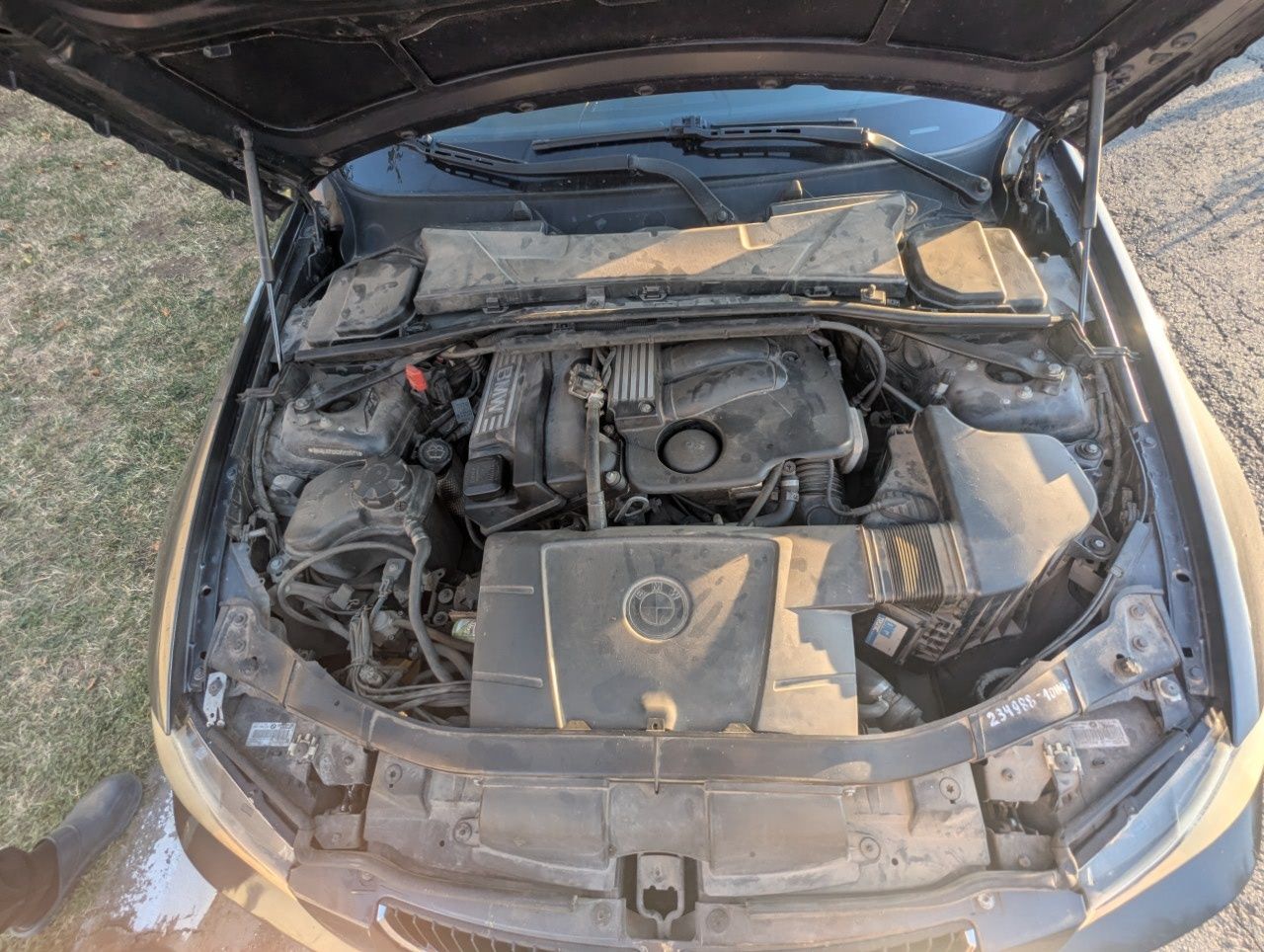BMW 320i (E90)  2005