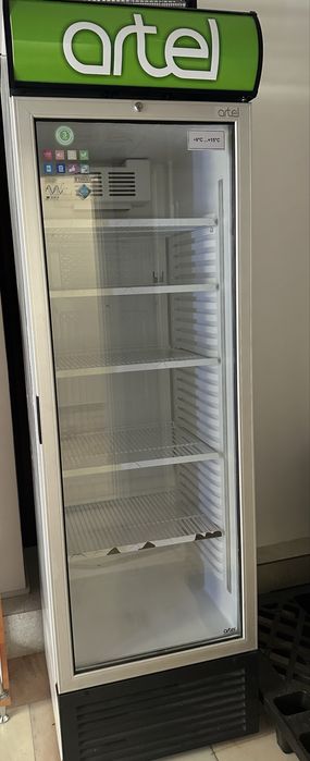 Витрина Холодильник сотилади холати яхши аптекада ишлатилган!!!